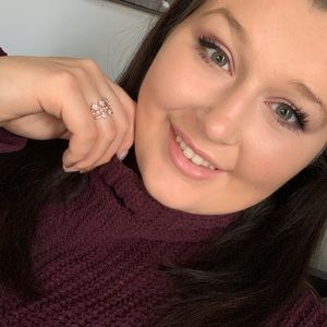 Meet your Posher, Em